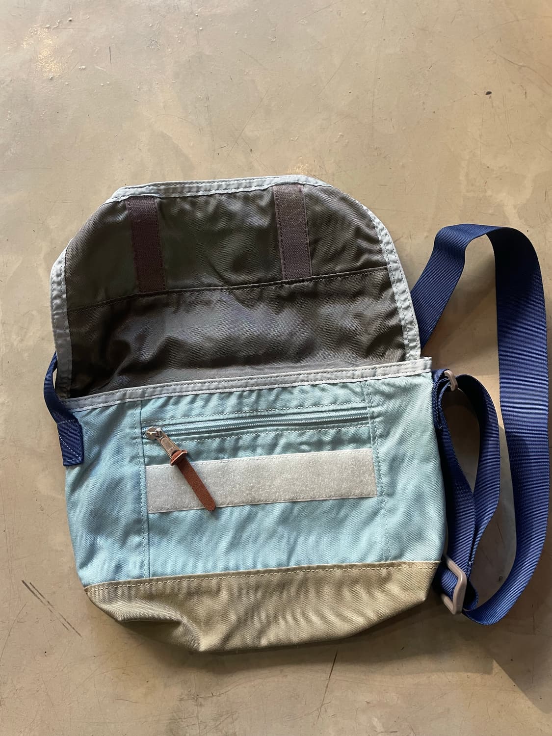 구형 그레고리 크로스백  상품이미지5