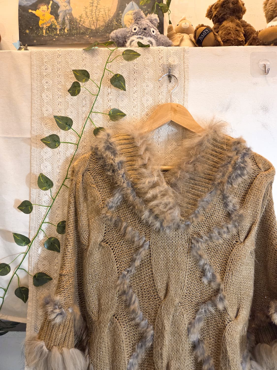 래빗퍼 트리밍 케이프 후드 니트 상품이미지2