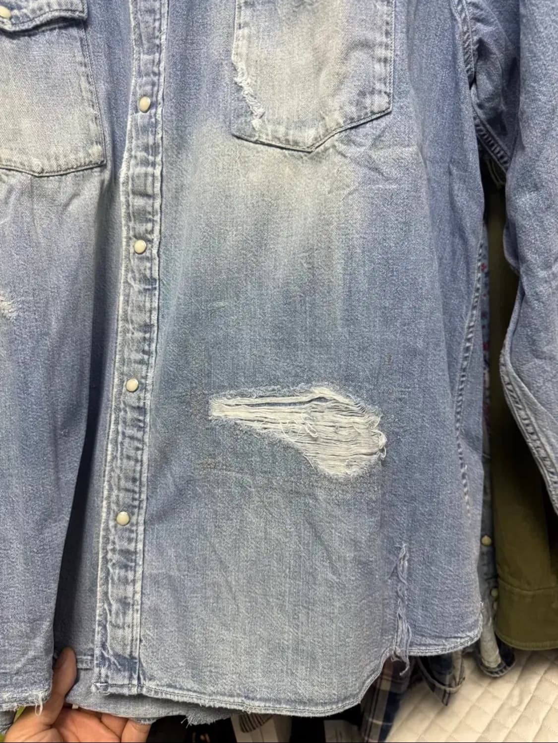 [4]비즈빔 24SS 소셜 스컬프처 데님 셔츠 크래쉬 상품이미지5