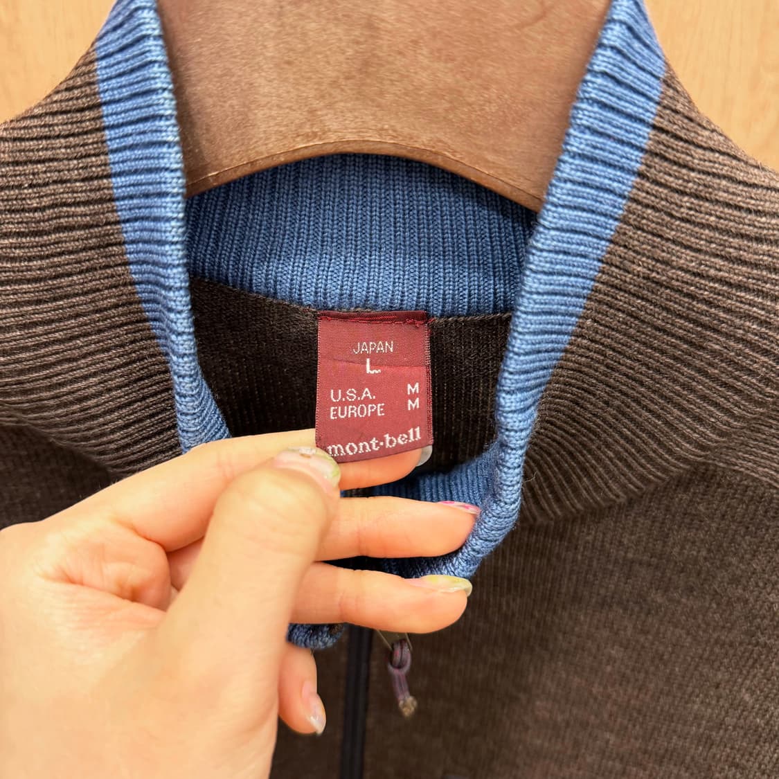 몽벨 하이넥 니트 풀집업 자켓 블루 배색 리브 지퍼 포켓 디테일 브라운 상품이미지6