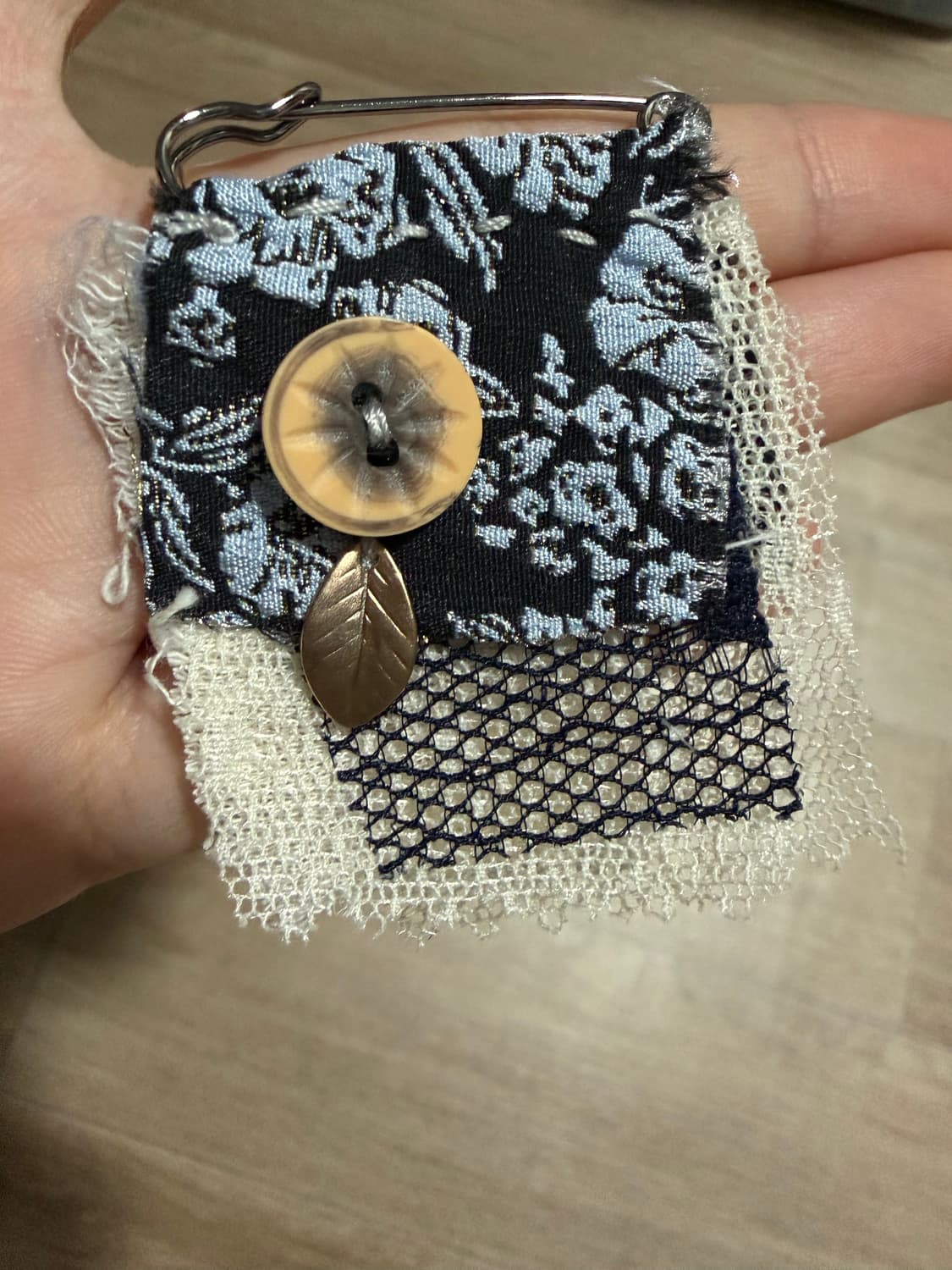 콜로신스 브로치 상품이미지1