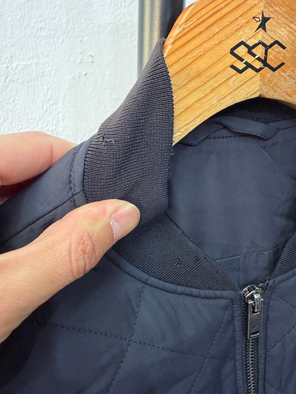 정품) COS 코스 여성 다이아 퀼팅 블랙 봄버 자켓 34 상품이미지4