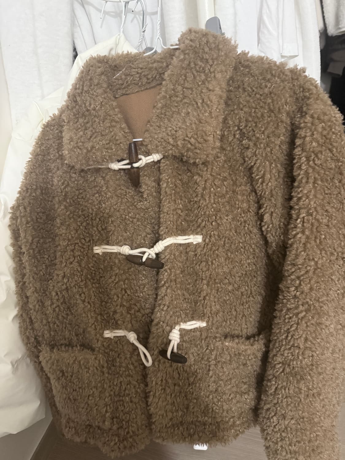 떡볶이 털코트 브라운 상품이미지1