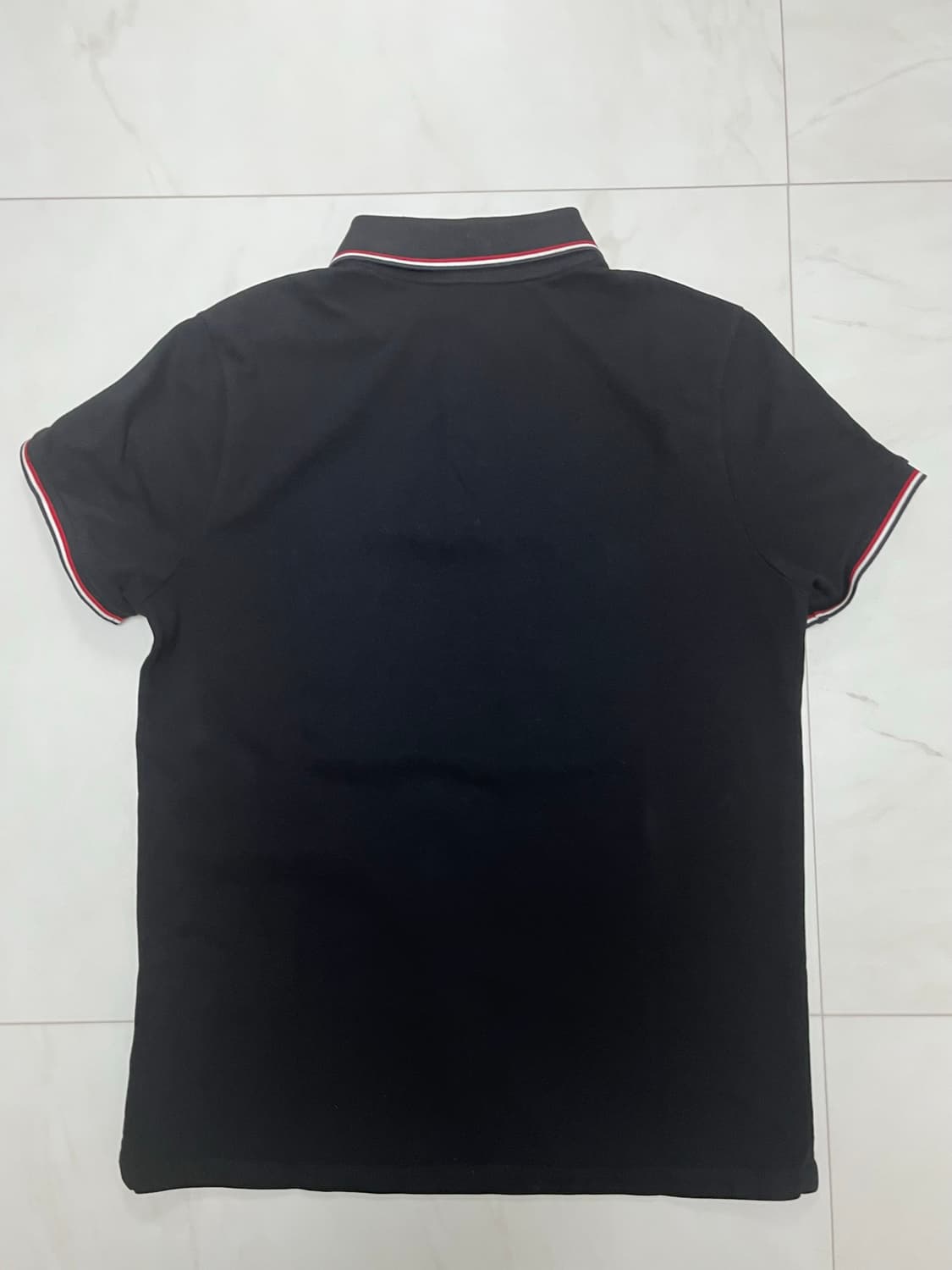 새상품급 몽클레어 반팔 카라티 상품이미지3