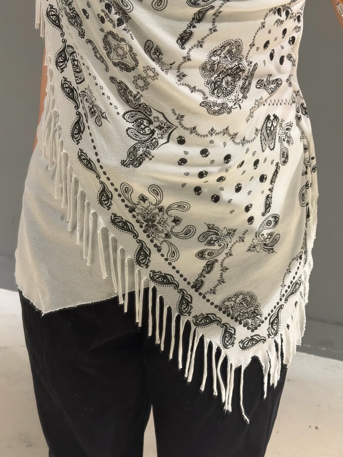 Bandana cascade drape printing top 상품이미지5
