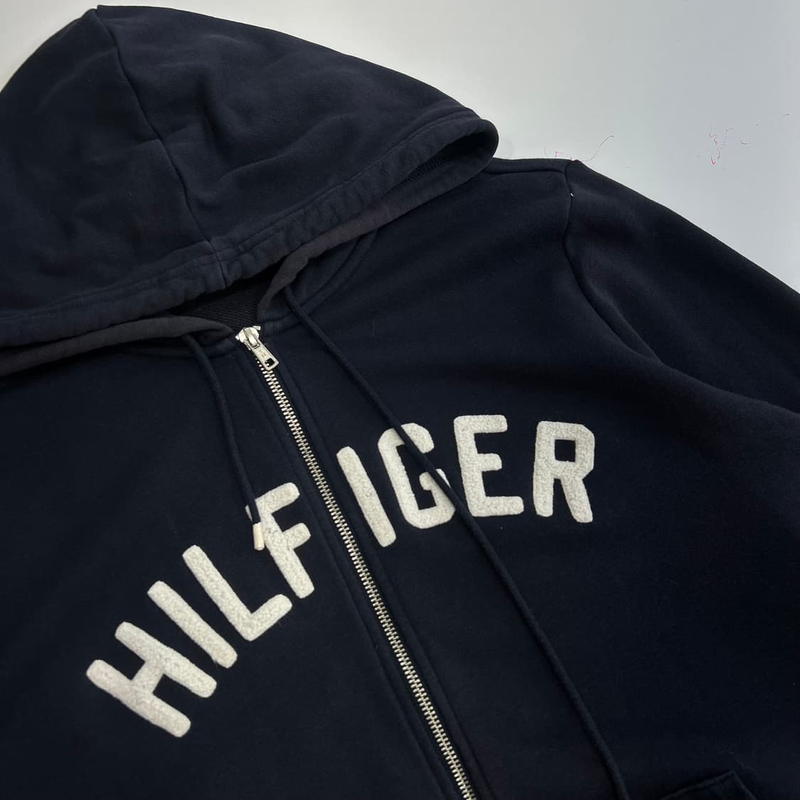 Tommy hilfiger 타미힐피거 스펠아웃로고 네이비 후드집업 상품이미지4