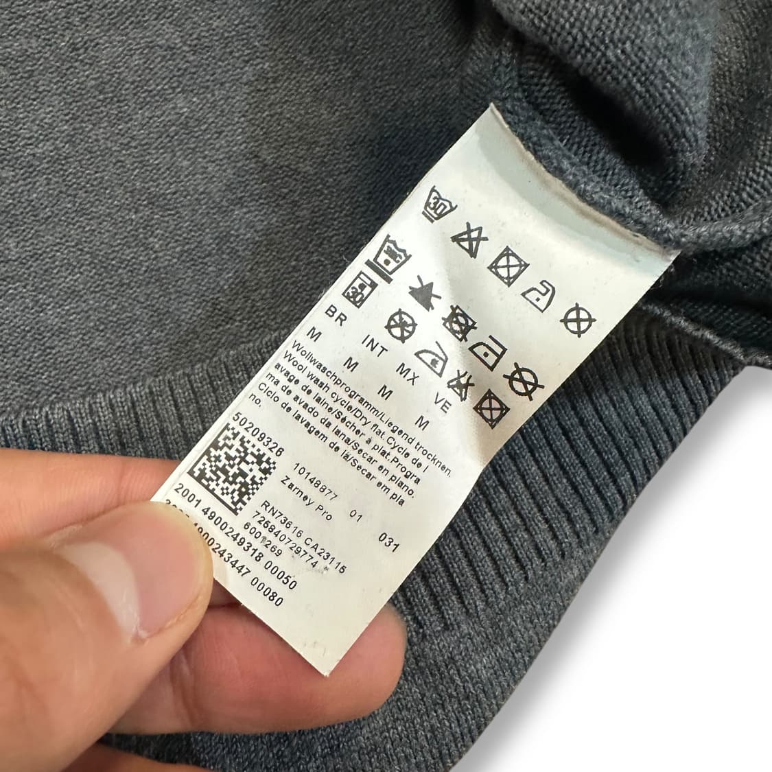 휴고보스 반집업 니트 상품이미지6