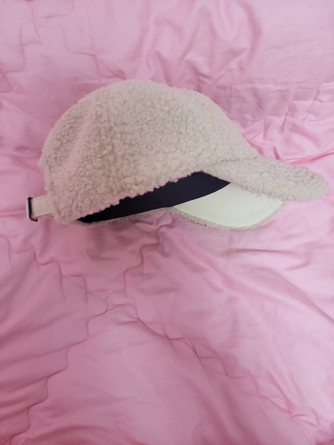 급처상태좋음!베이직엘르 미우미우,샤넬느낌 시어링 양털뽀글이 야구모자 볼캡 상품이미지3