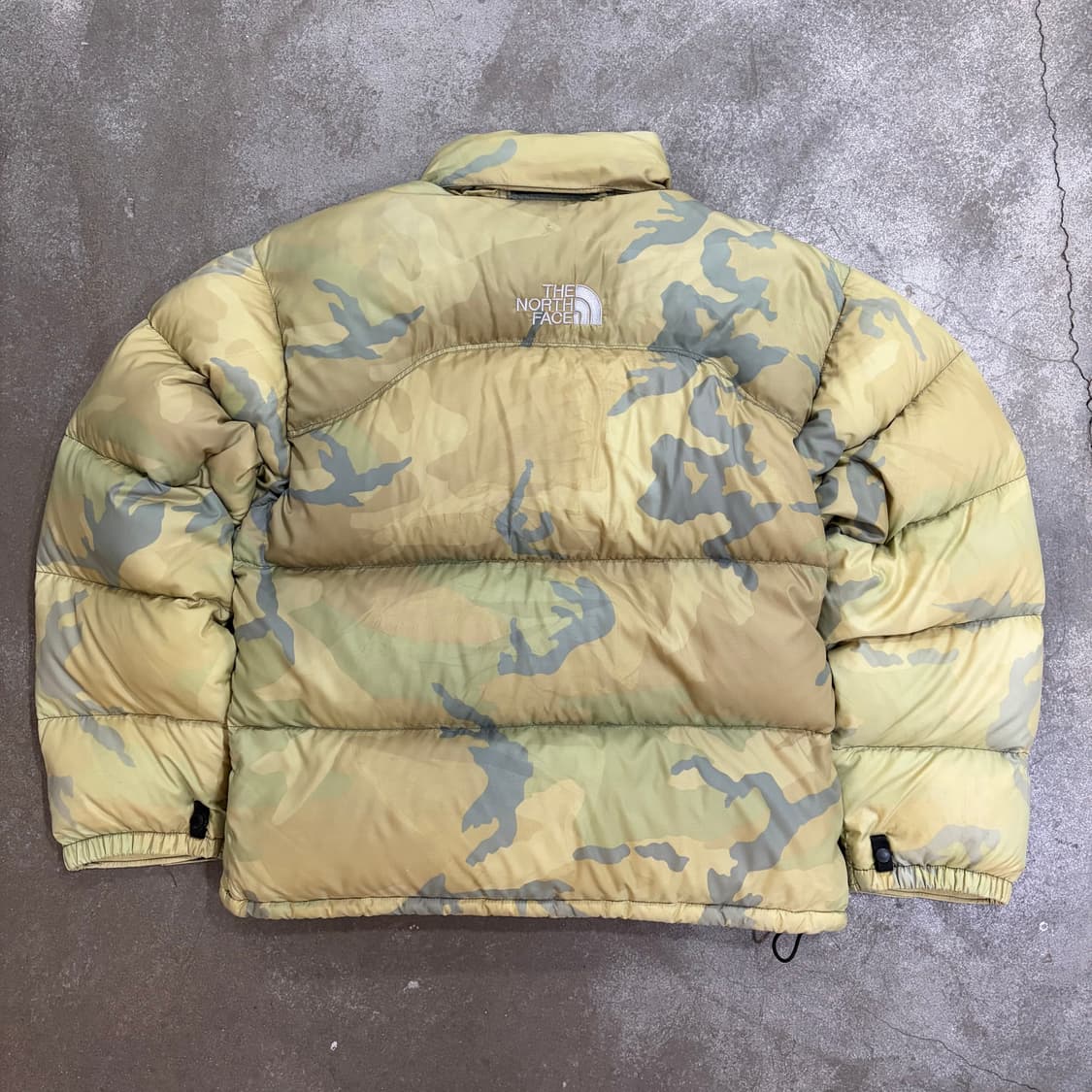 노스페이스 센터로고 카모 패딩 상품이미지2