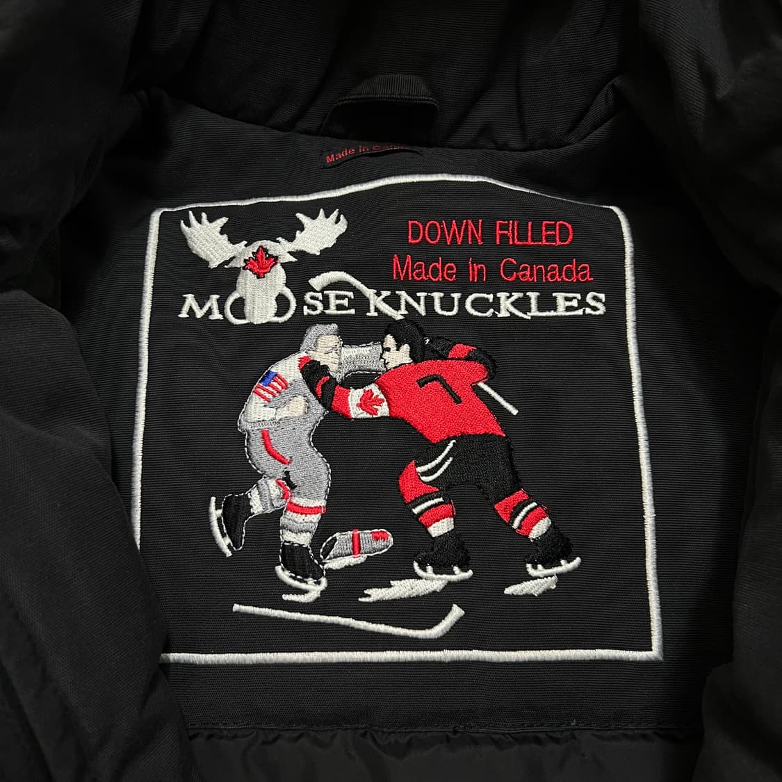 무스너클 시그니처 와펜 덕다운 퍼후드 스틸링 롱패딩 [블랙] L/100 상품이미지5