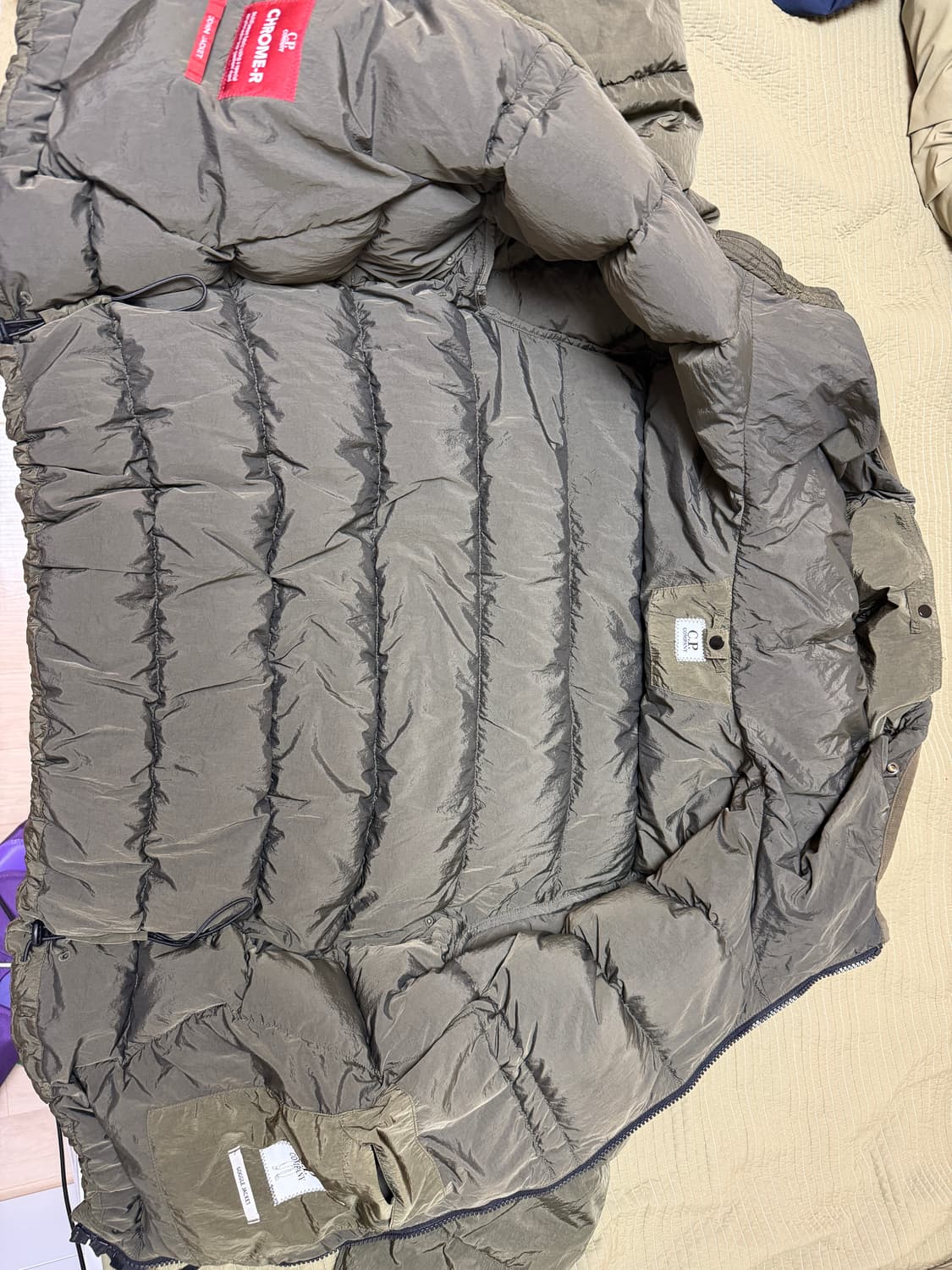 cp컴퍼니 에코 크롬-r 고글 패딩 24fw 상품이미지2