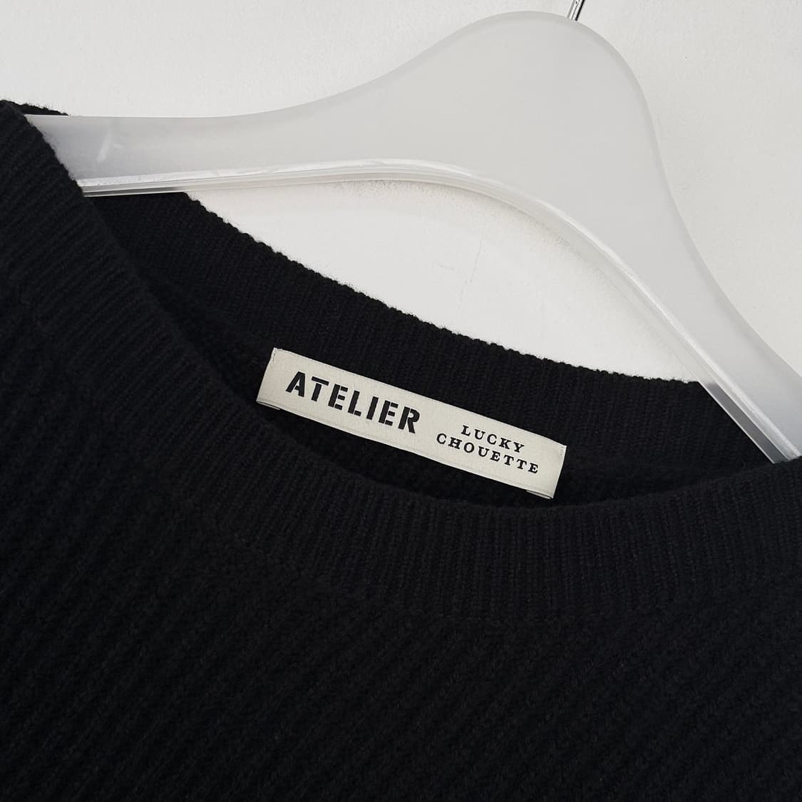 럭키슈에뜨 언발 리본 포인트 니트 풀오버 상품이미지2