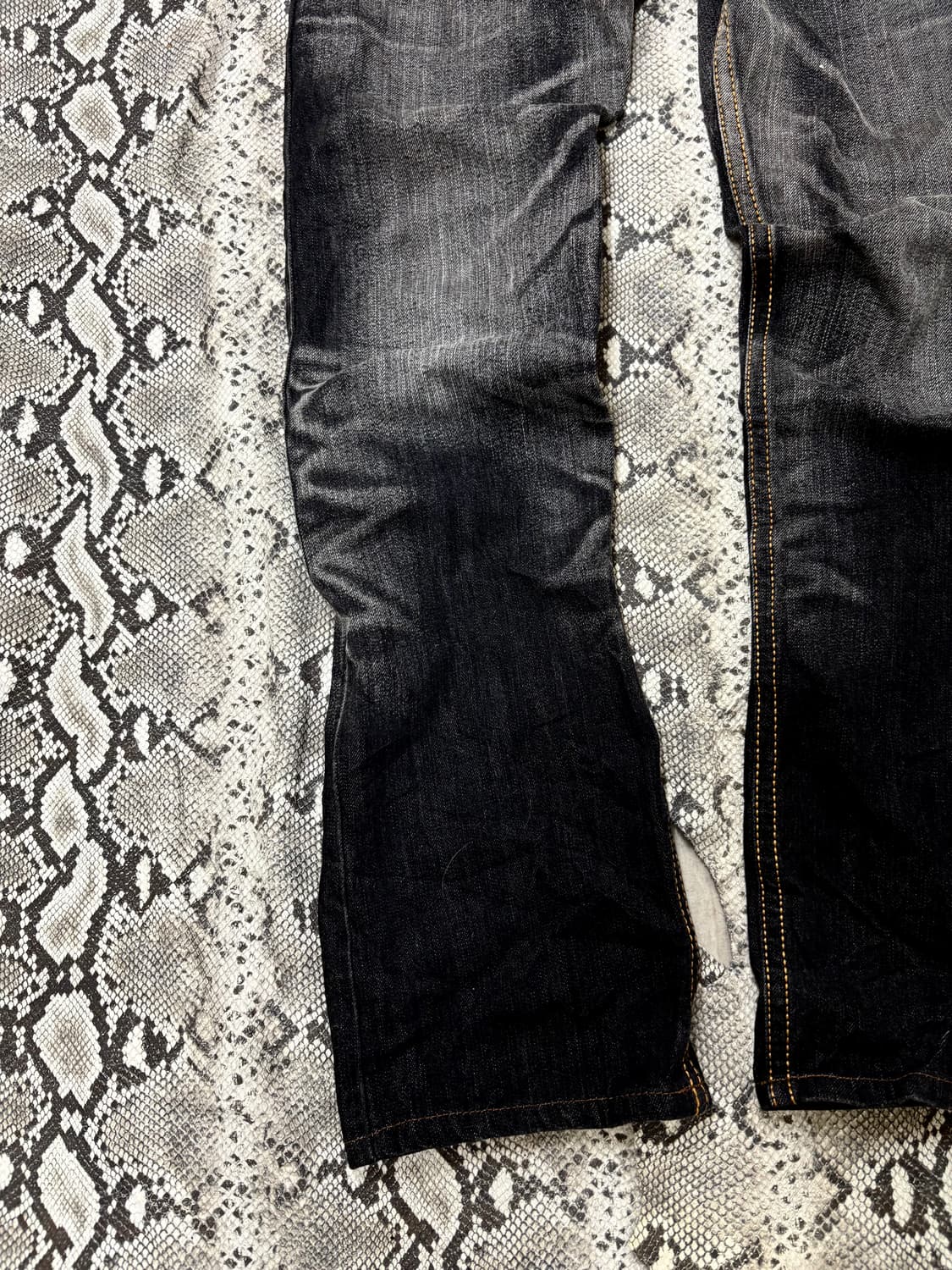 “Edwin” Western Black Crack Washed Pants 상품이미지5