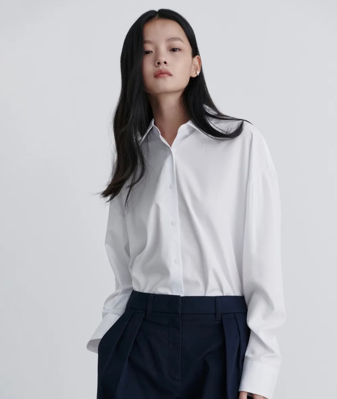무신사 스탠다드 우먼즈 오버사이즈 실키 셔츠 화이트 판매 상품이미지1