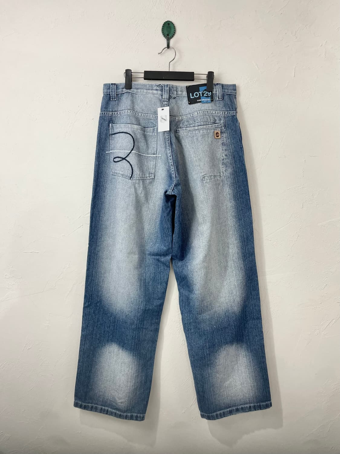 LOT29 x 루니툰즈 대피덕 데님 팬츠 상품이미지4