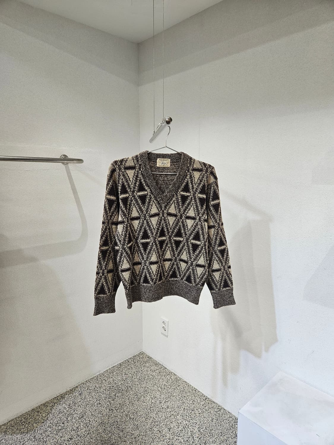 Vintage 패턴 브이넥 니트 상품이미지1