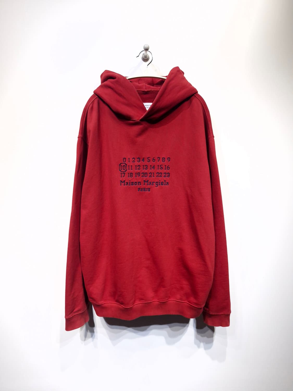 메종마르지엘라(Maison Margiela)넘버링 로고자수 후드 레드 상품이미지2