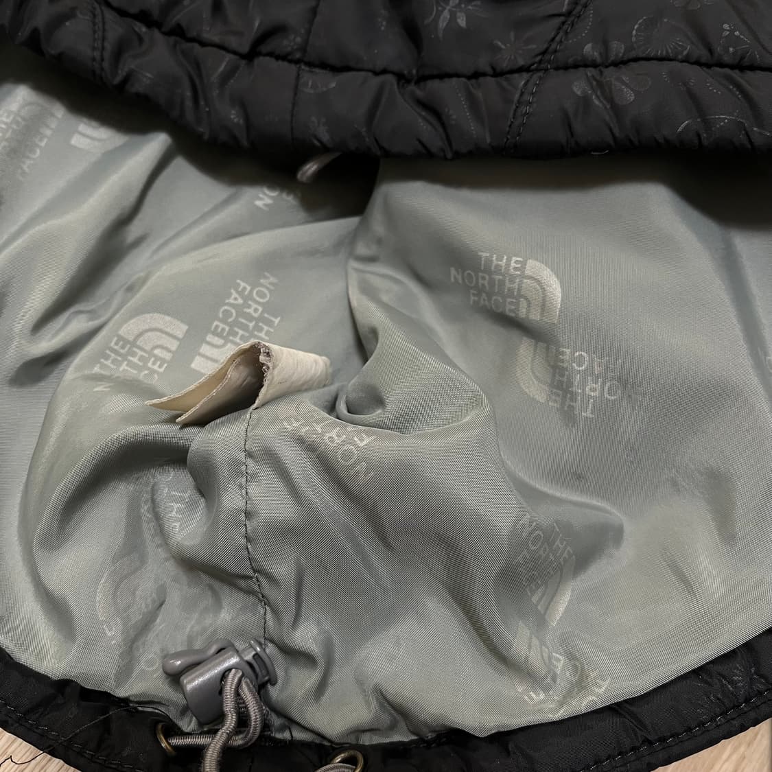 노스페이스 여성 플로럴 패턴 경량 패딩 점퍼 XS/85 상품이미지6