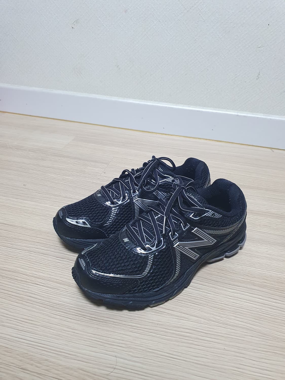 뉴발란스 860v2 블랙 운동화 235 상품이미지4