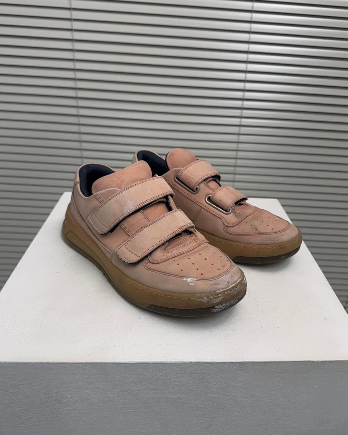 아크네 스튜디오 더스트 핑크 페리 스니커즈 상품이미지1