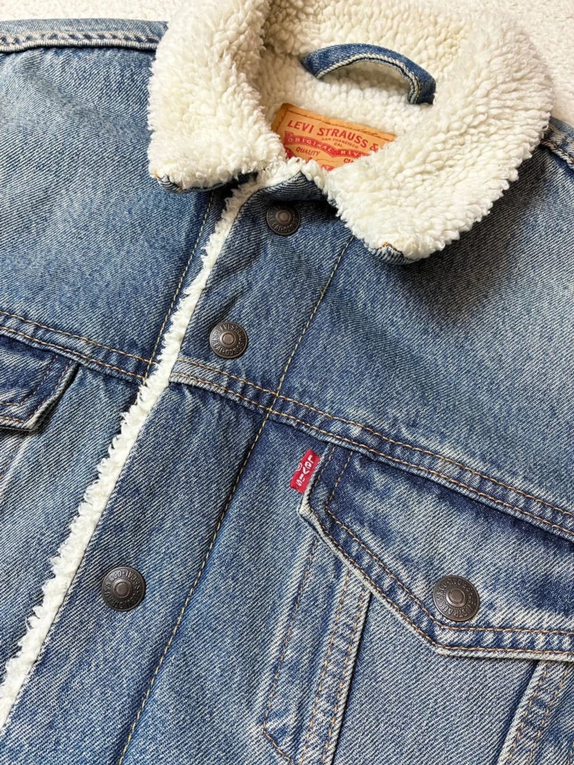 리바이스 00's 양털 워시드 데님 트러커 자켓 PN7832 상품이미지3