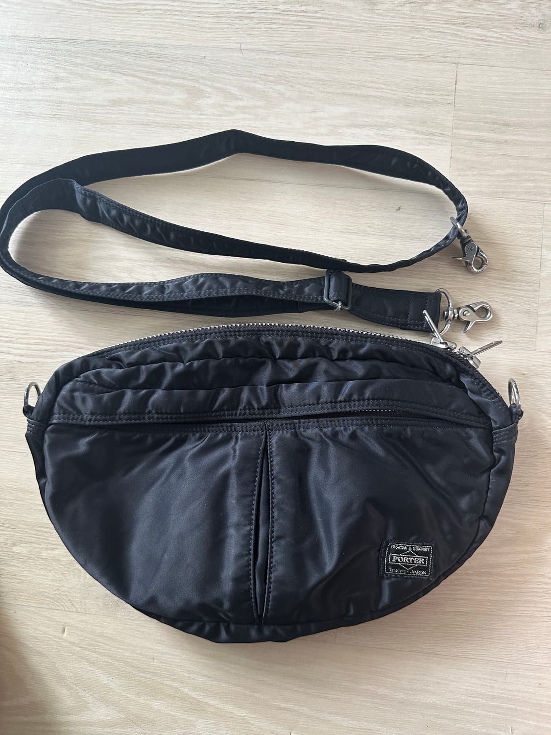 PORTER 요시다 포터 반달 숄더백 블랙 상품이미지1