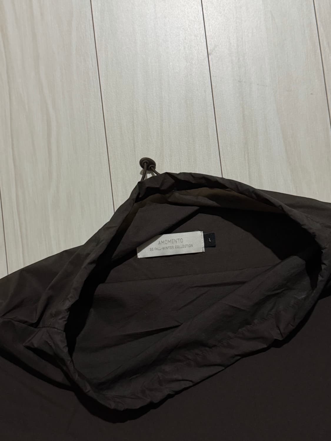 25FW 아모멘토 시어 나일론 카울넥 아노락 브라운 L 상품이미지3