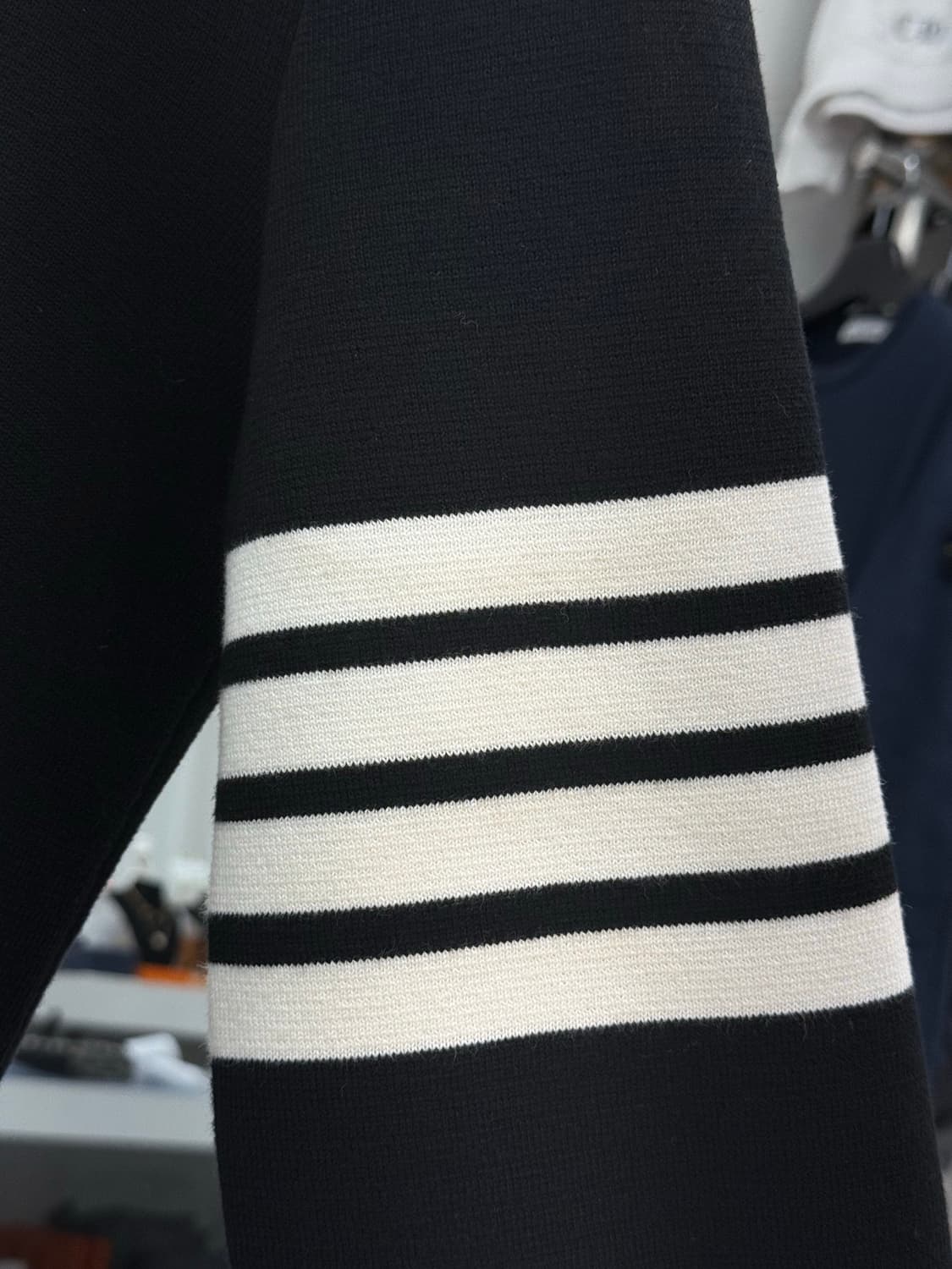 [3] 톰브라운 사선완장 밀라노스티치 가디건 상품이미지3