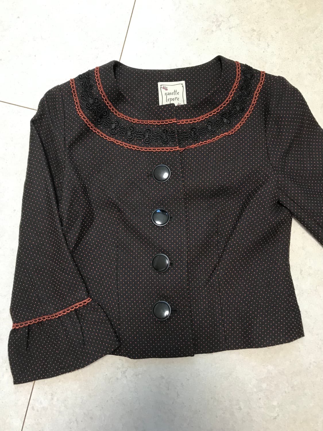 모리걸 도트 단추 숏자켓 브라운모리 라떼갸루 상품이미지1