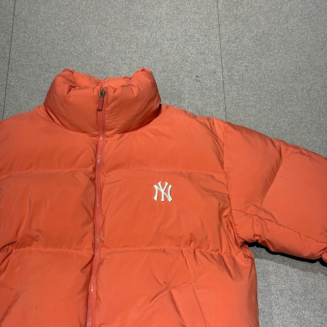 MLB 메가로고 덕다운 숏패딩 뉴욕양키스 핑크 상품이미지8