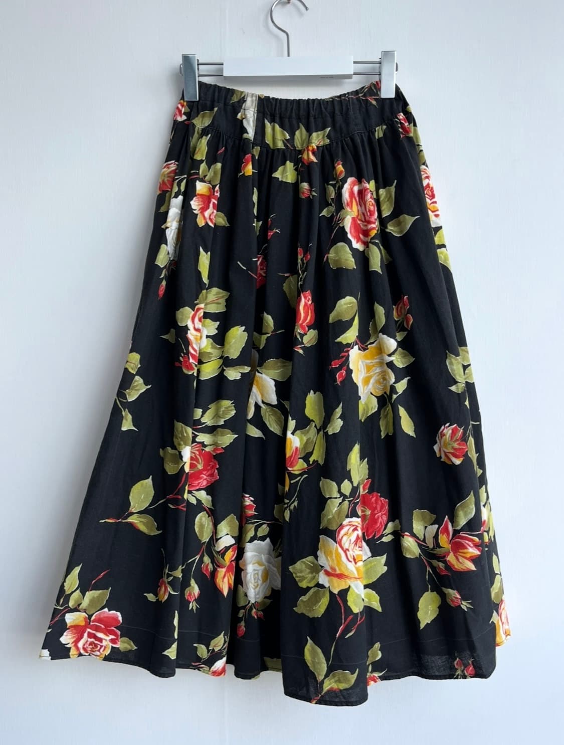 로즈 블랙 버튼 롱 스커트 상품이미지4