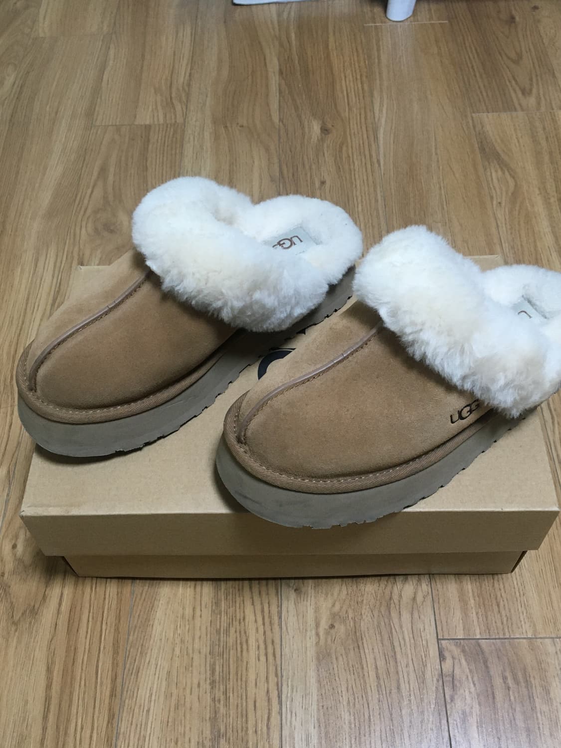 Ugg 어그 슬리퍼 팝니다 상품이미지1