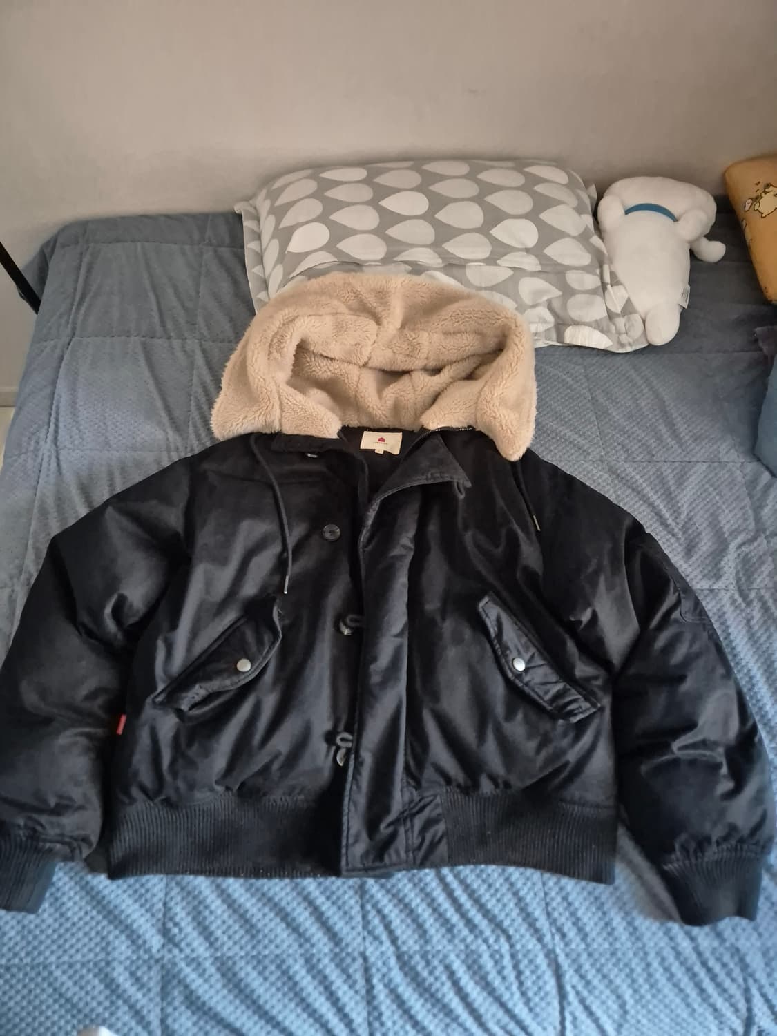 꼬모니노즈 HOOD SHORT

PADDING JUMPER 상품이미지4