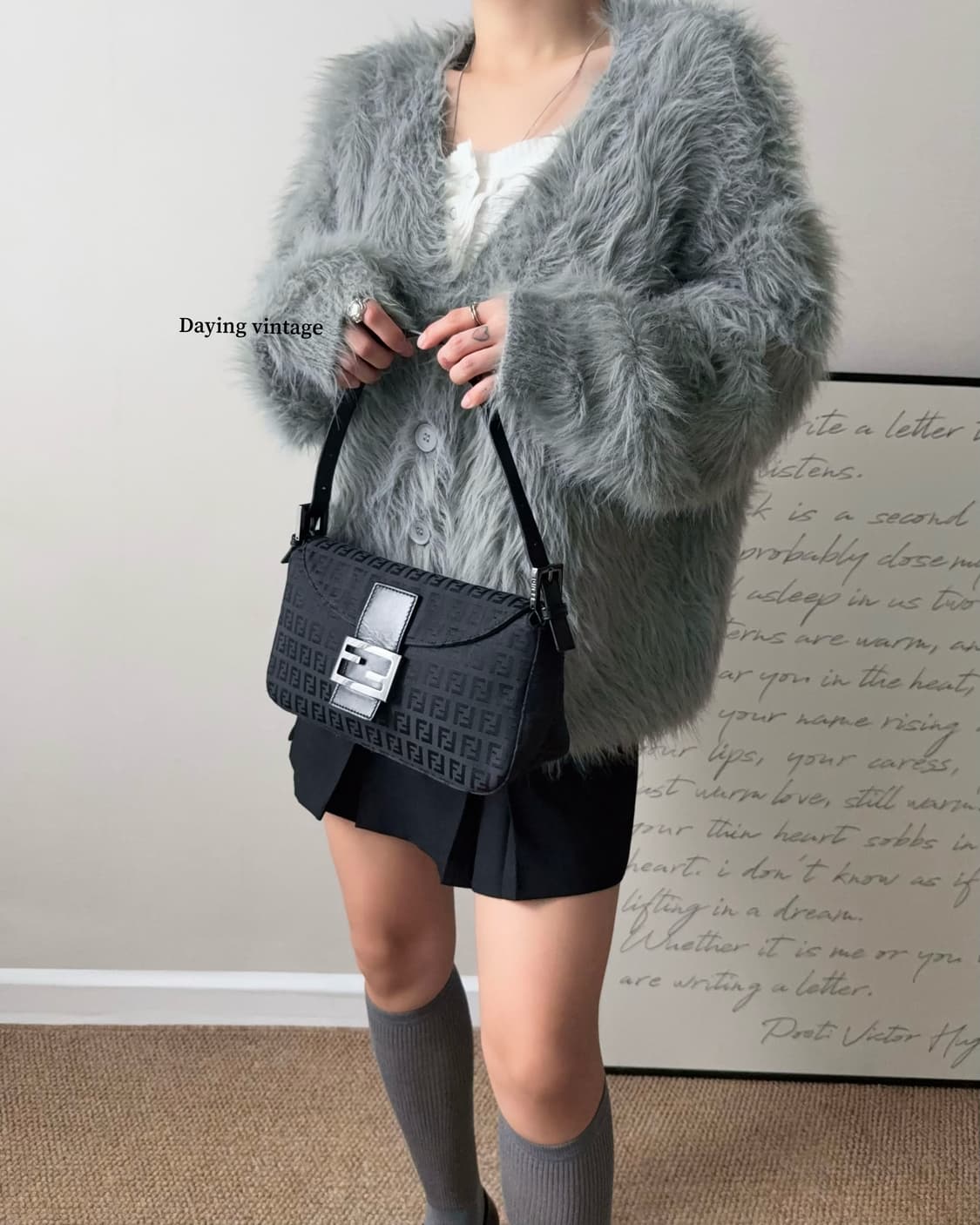 펜디 주카 더블 플랩 바게트백 상품이미지3