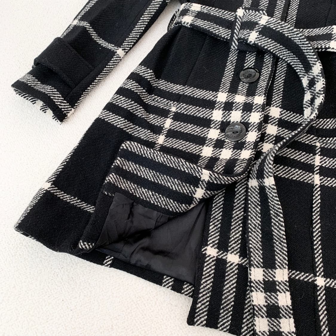 갸루 블랙x화이트 슬림핏 벨트 코트 상품이미지3