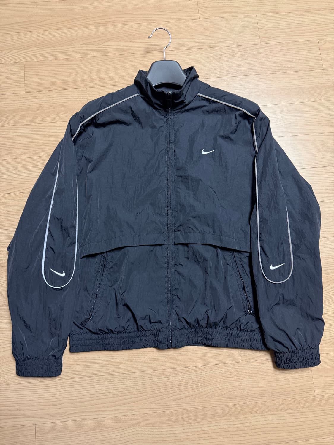 나이키 NSW 솔로 스우시 우븐 트랙 자켓 블랙 상품이미지2