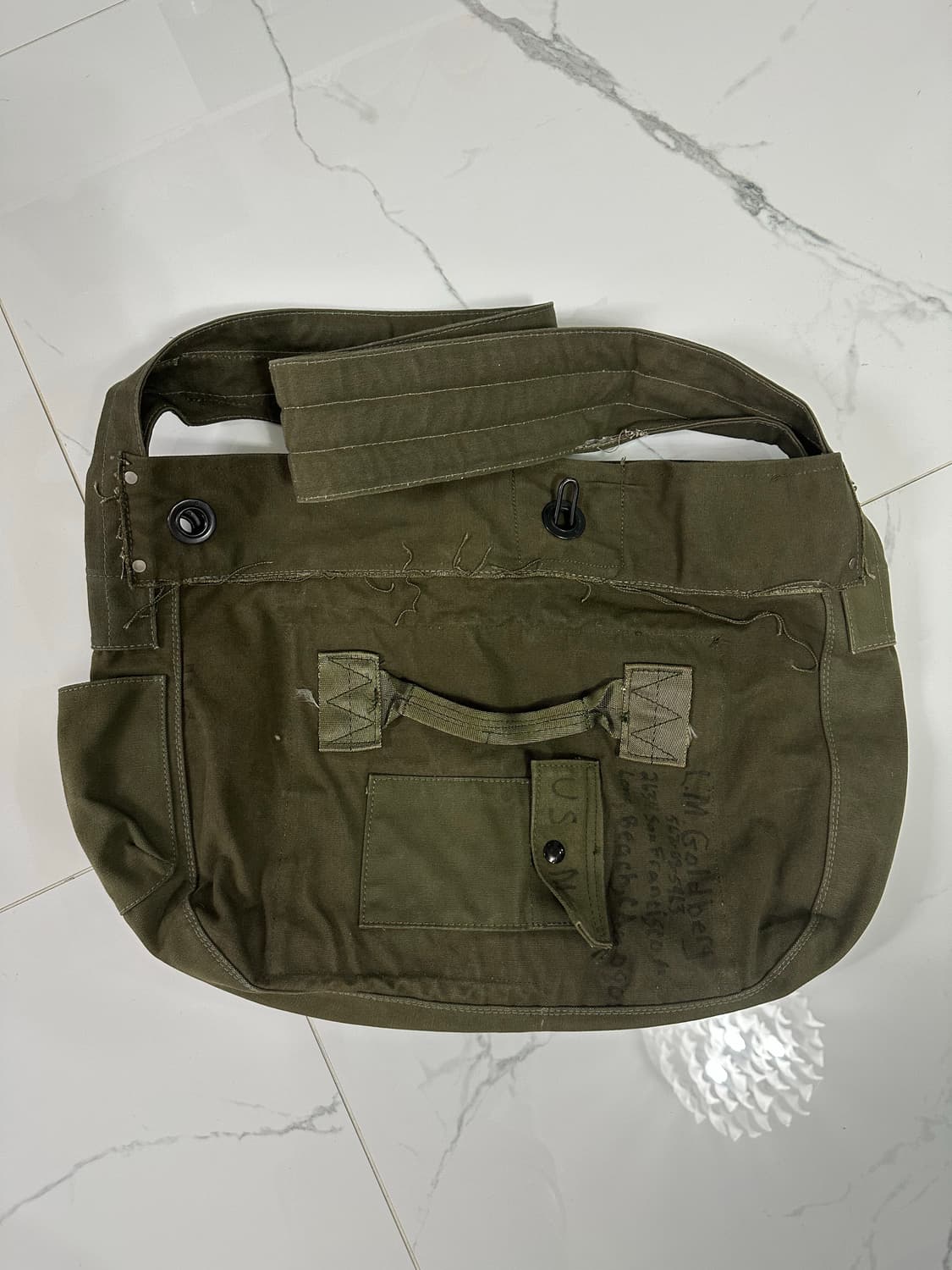 이레귤러 카키색 빈티지 크로스백 상품이미지1