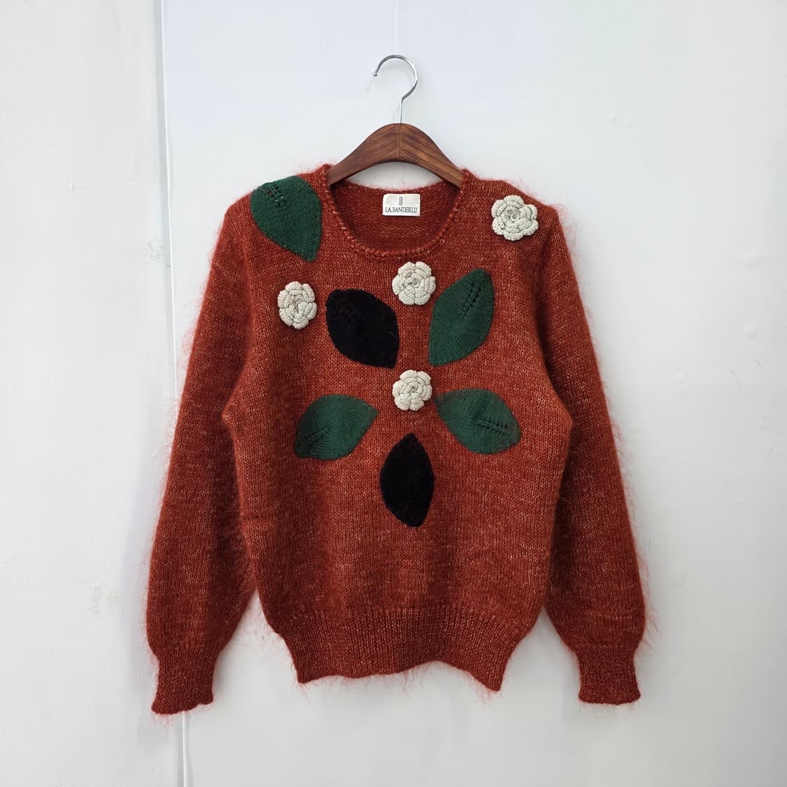 LA.BANDERLU 울 브릭오렌지 플라워 패치니트 상품이미지1