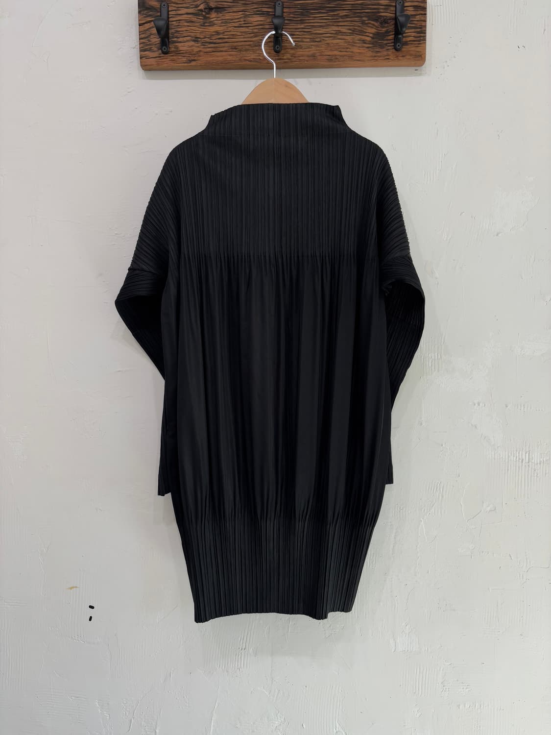 Pleats Please 플리츠플리즈 블랙컬러 버튼 포켓 셔츠 상품이미지6
