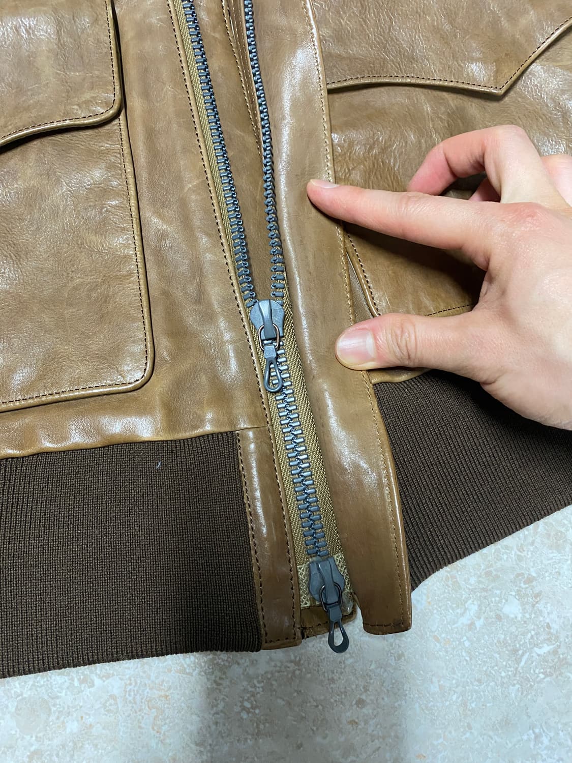 어태치먼트 A-2 레더 자켓 상품이미지4