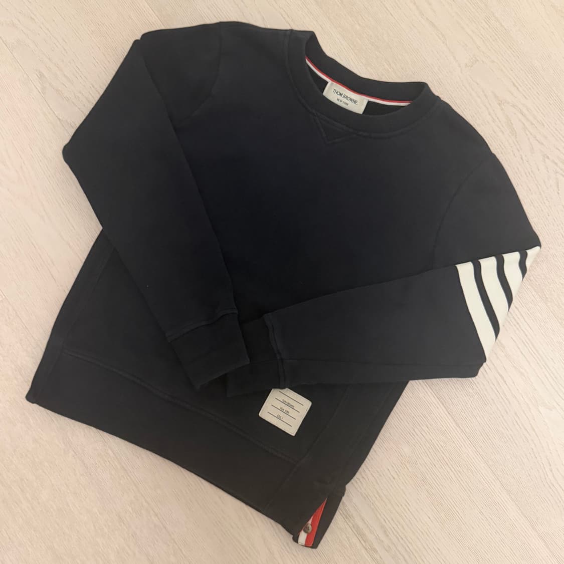 톰브라운 맨투맨 상품이미지1