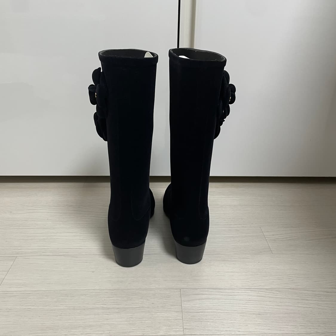 샤넬 스웨이드 카멜리아 부츠 38사이즈 상품이미지3