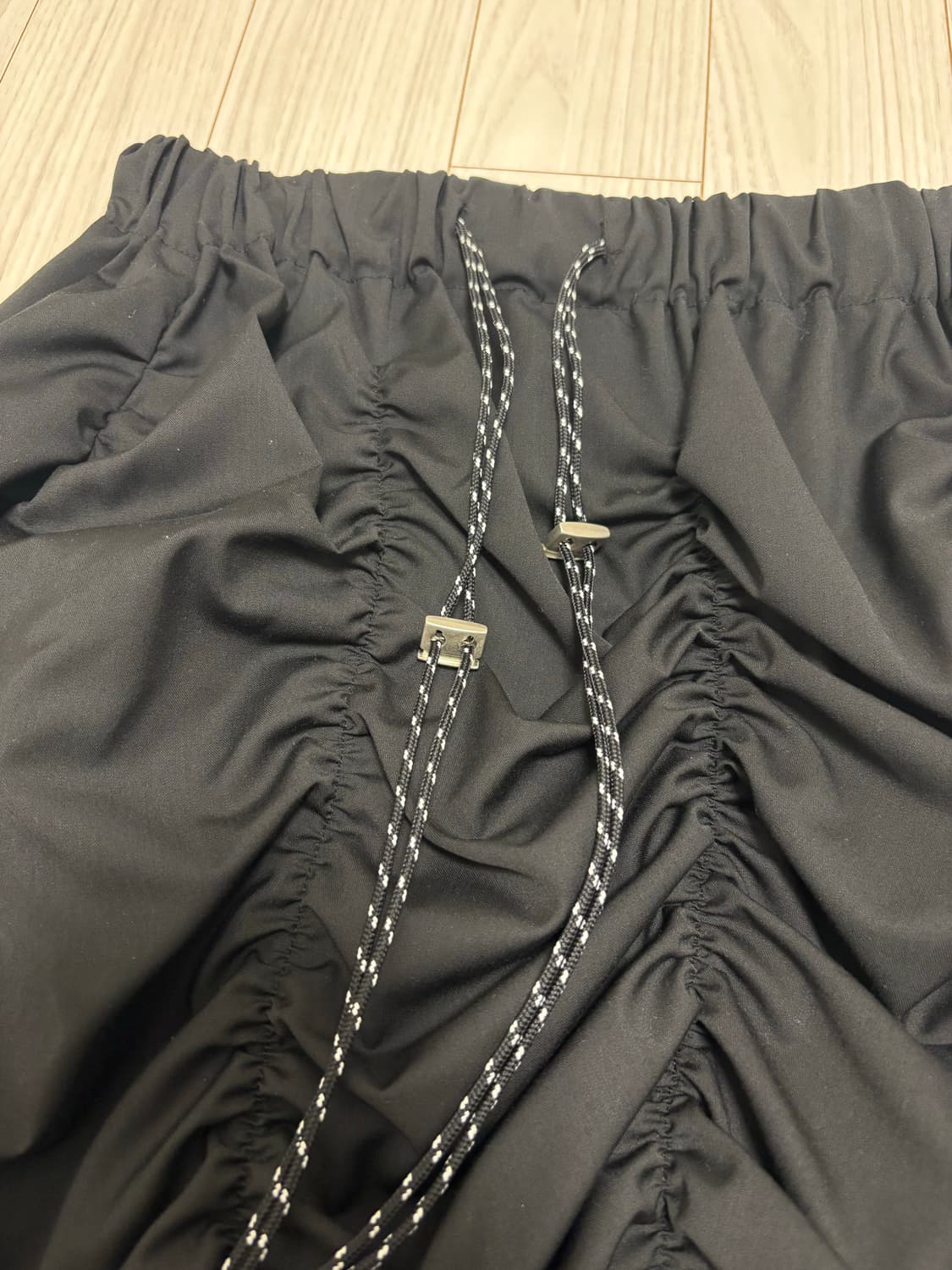 언노운블루 셔링 미디스커트 상품이미지3