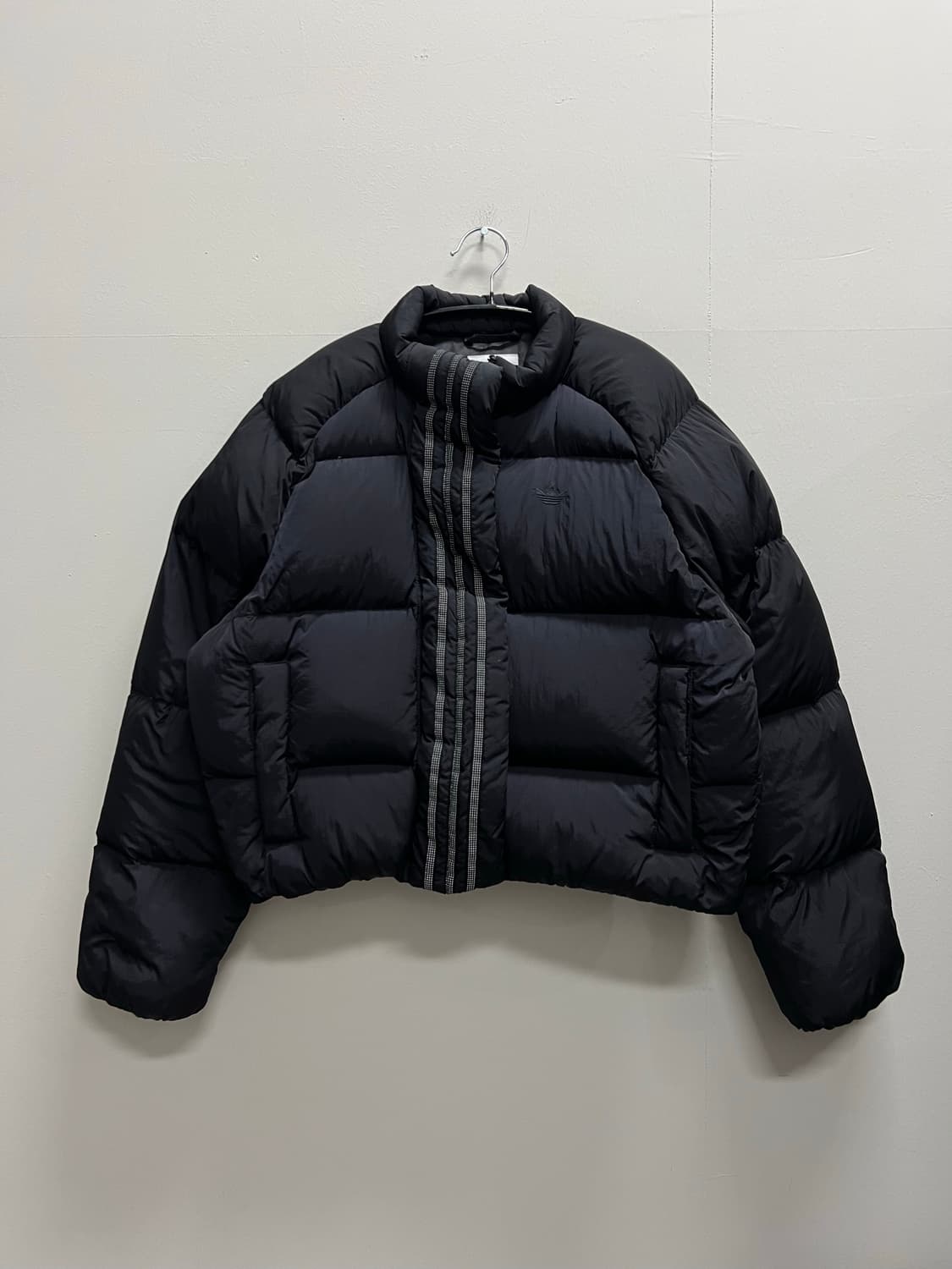 아디다스 쇼트 다운 자켓 블랙 상품이미지2