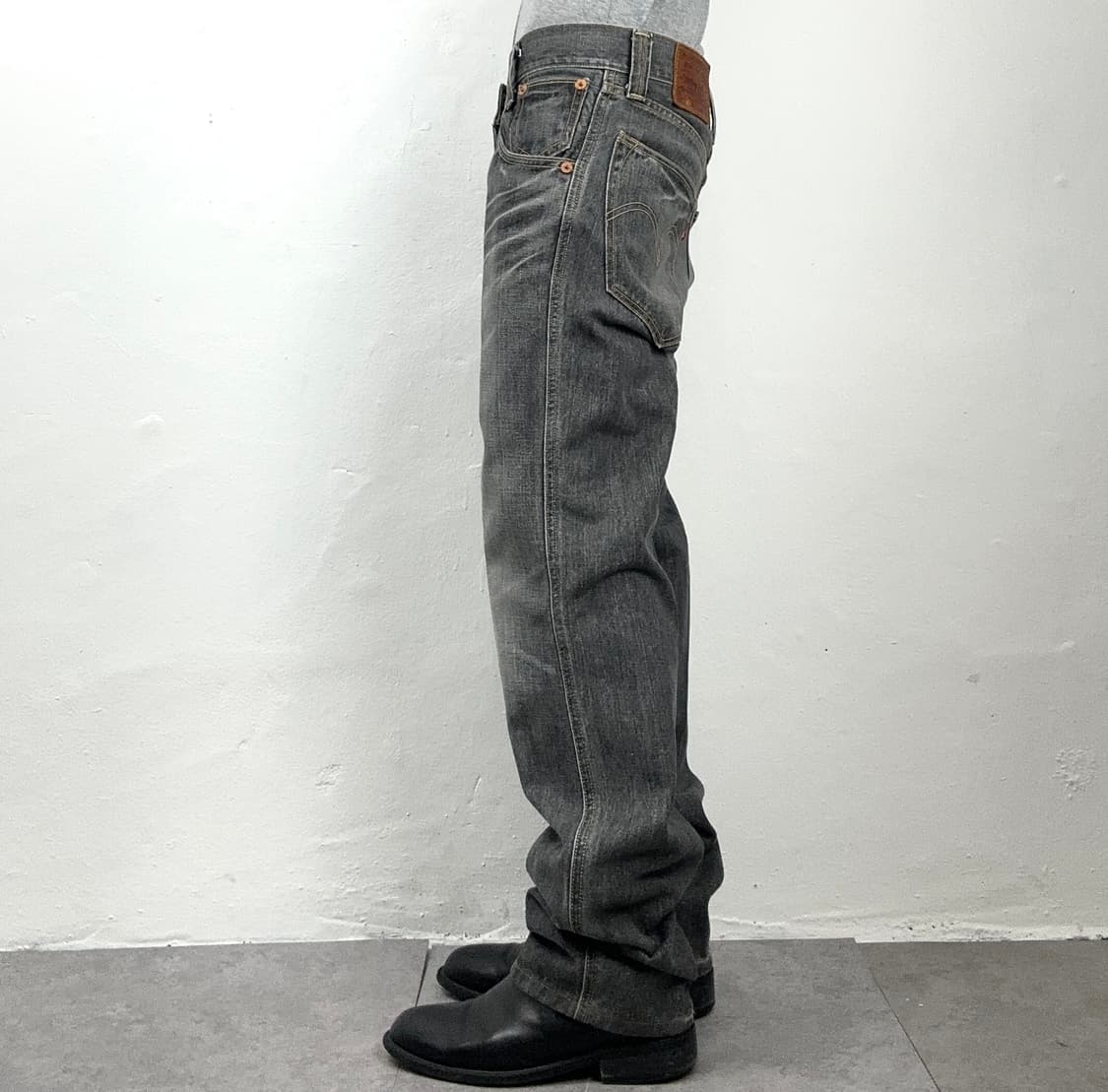 Levi’s 2000s 702 Gray Wash Denim Pants 상품이미지2