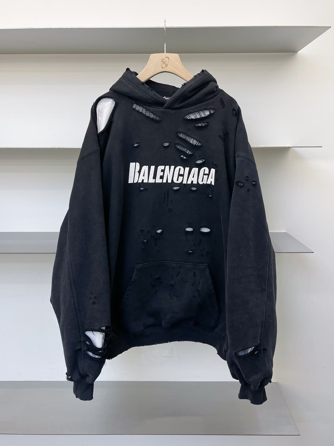 발렌시아가 22fw 디스트로이드 후디 상품이미지1