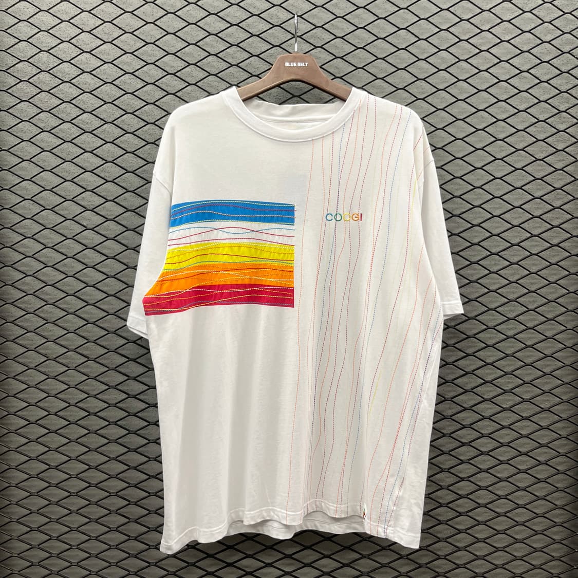 COOGI 쿠지 반팔 티셔츠 화이트 스티치 자수 로고 디테일 상품이미지2