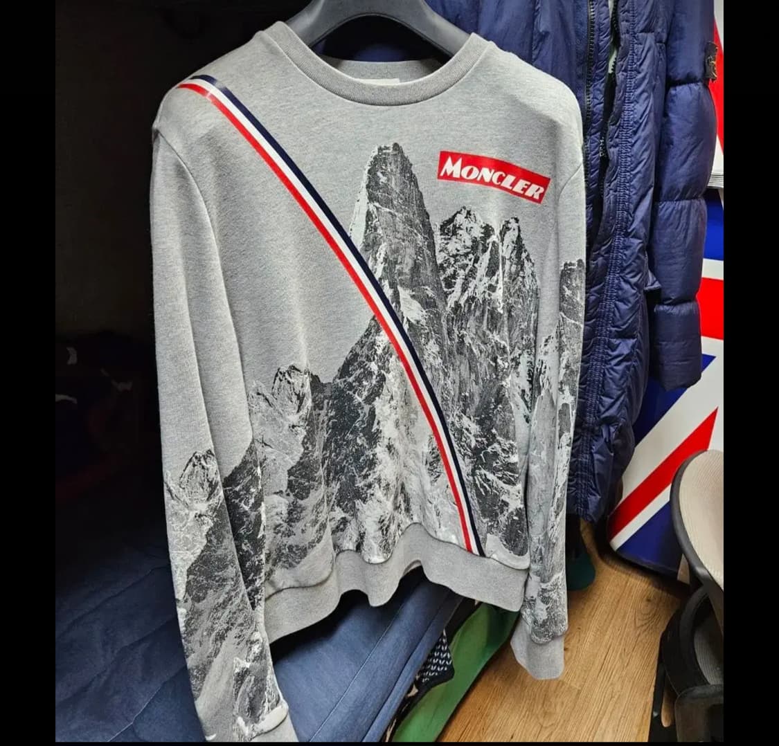 몽클레어 남성용 그레이 맨투맨  정품 팝니다 상품이미지4