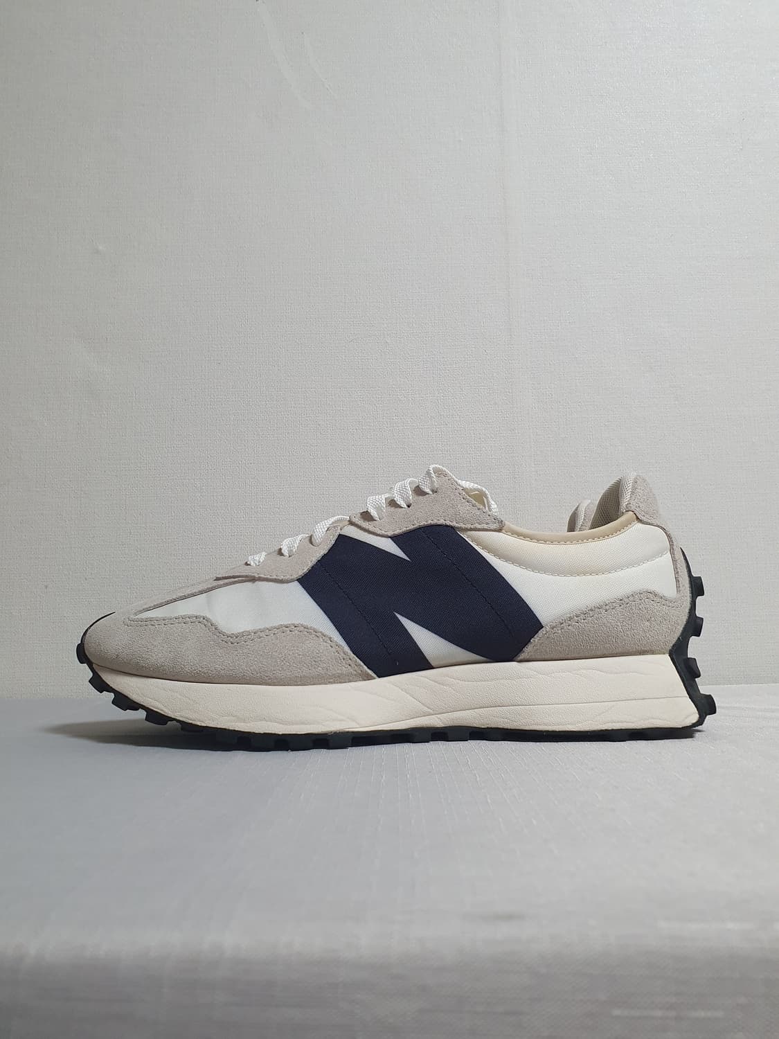 255mm 뉴발란스 327 그레이 블랙 스니커즈 상품이미지1