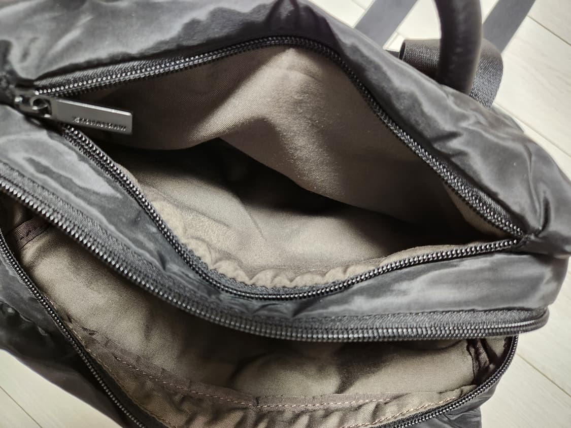 만다리나덕 백팩 AIRBAG 

가로32
세로35
폭9.5

사용감외에  상품이미지5